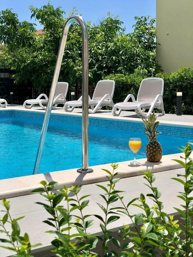 Seka Apartments With A Pool Kaštela Kroatien