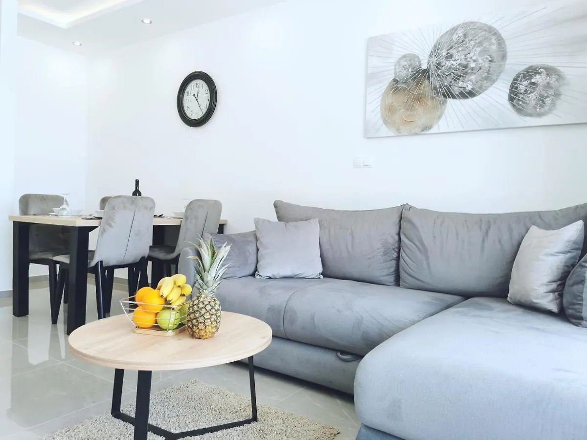 Seka Apartments With A Pool Kastela Croatia