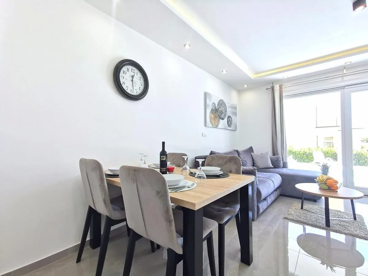 Seka Apartments With A Pool Kastela
