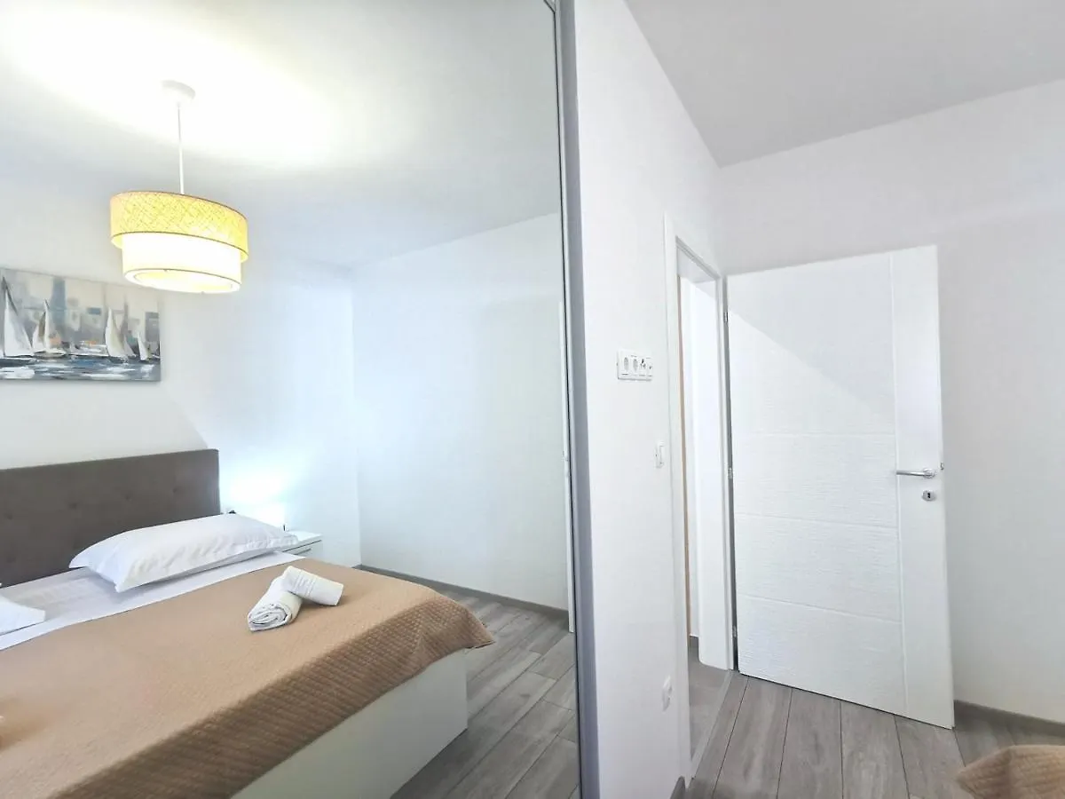 Seka Apartments With A Pool Kastela