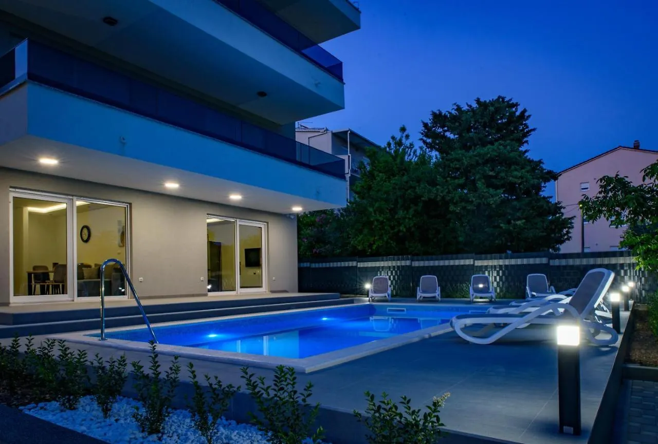 Seka Apartments With A Pool Kaštela Kroatien