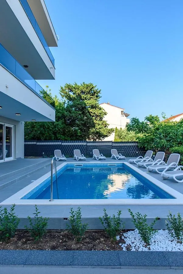 Seka Apartments With A Pool Kastela