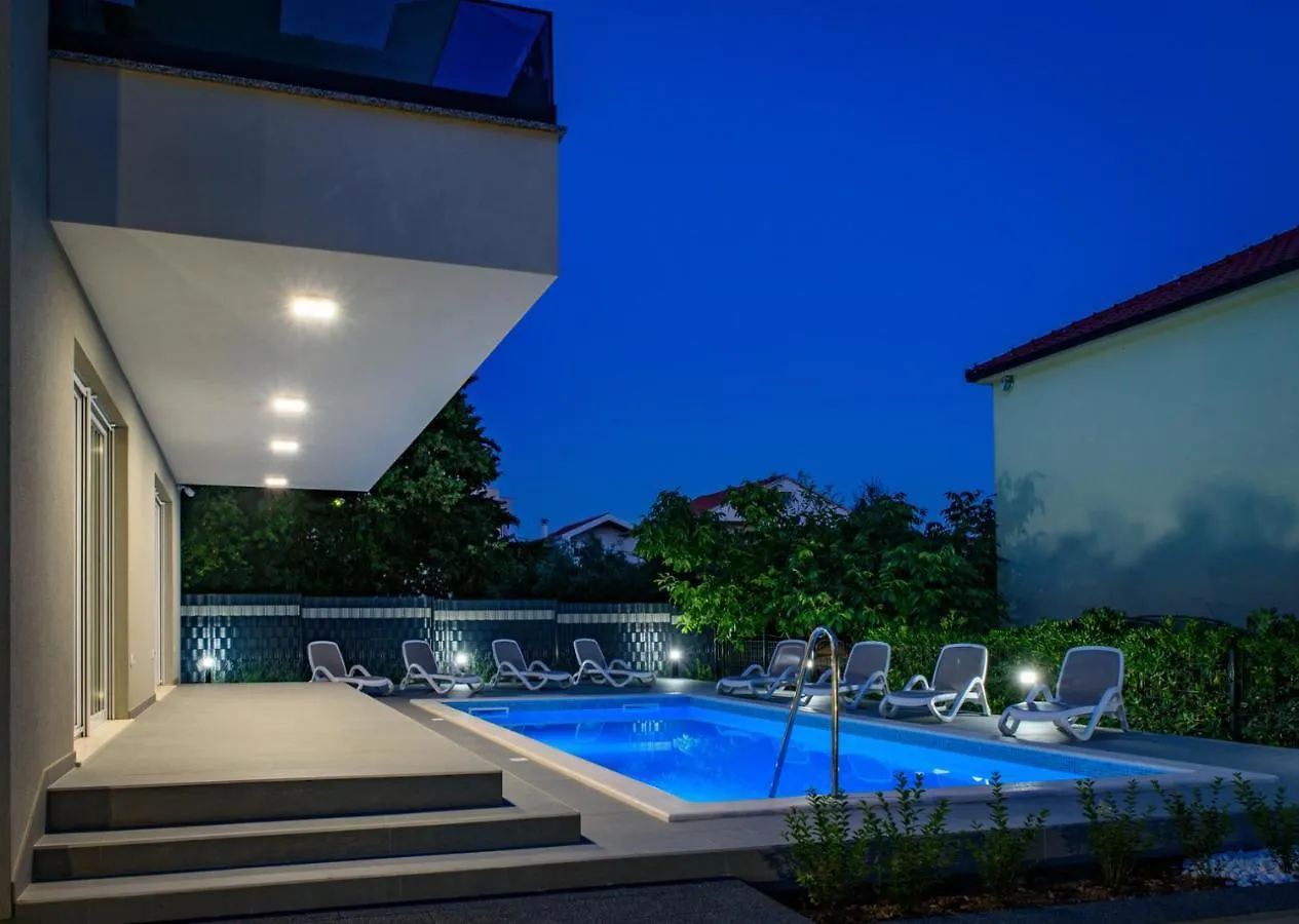 Seka Apartments With A Pool Kastela