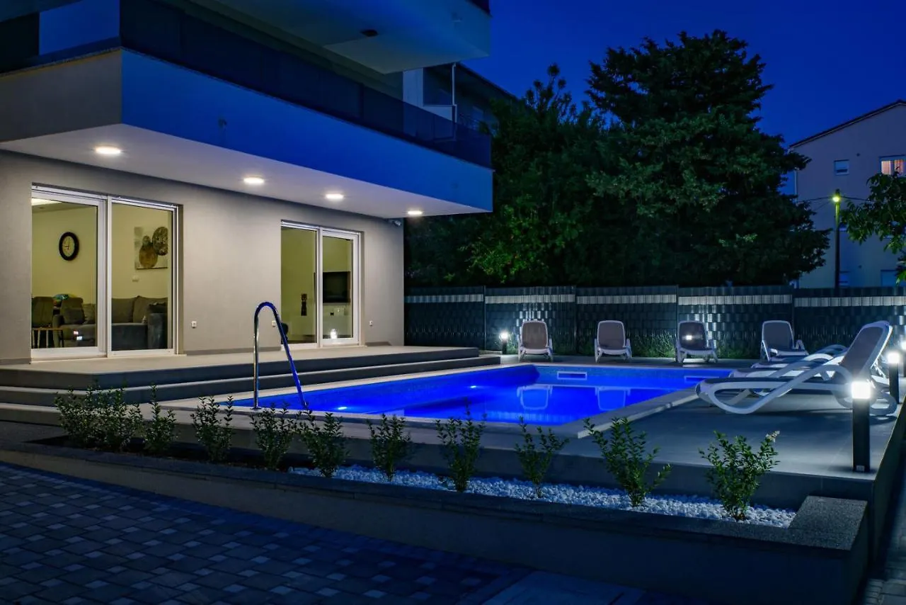 Seka Apartments With A Pool Kaštela