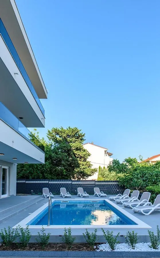 Seka Apartments With A Pool Kastela Croatia